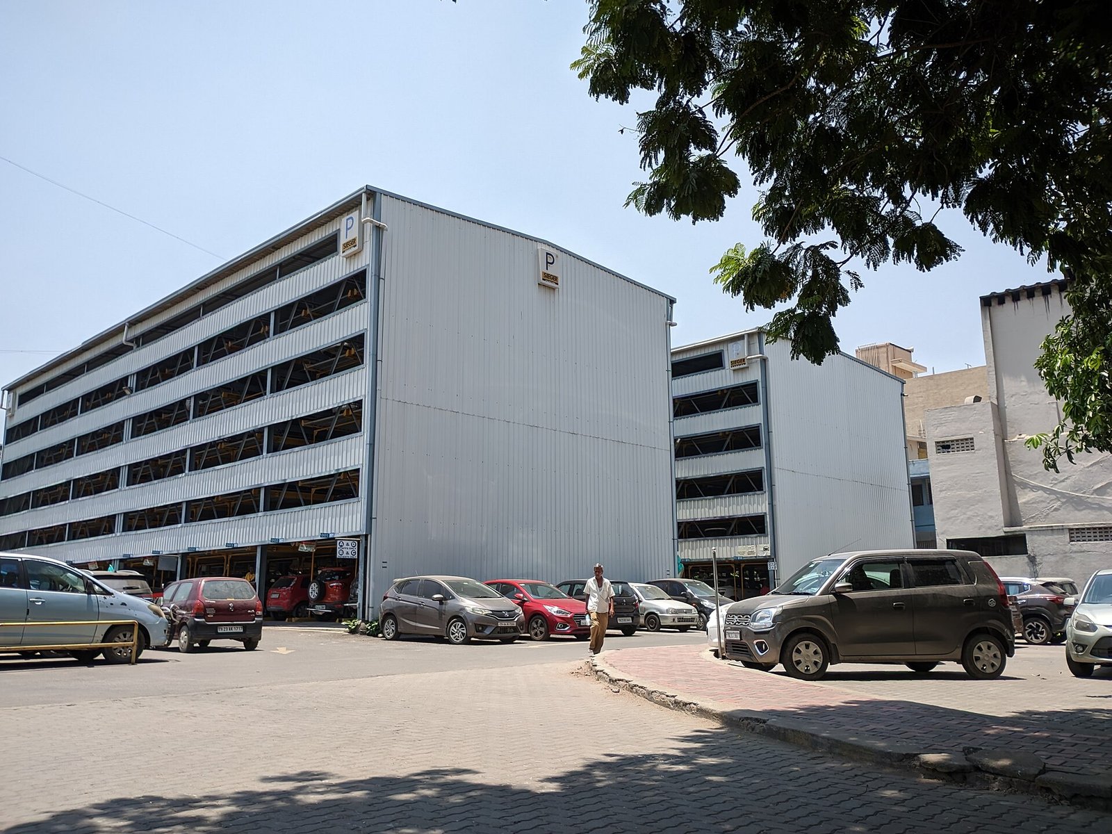 Automated multi-level parking system